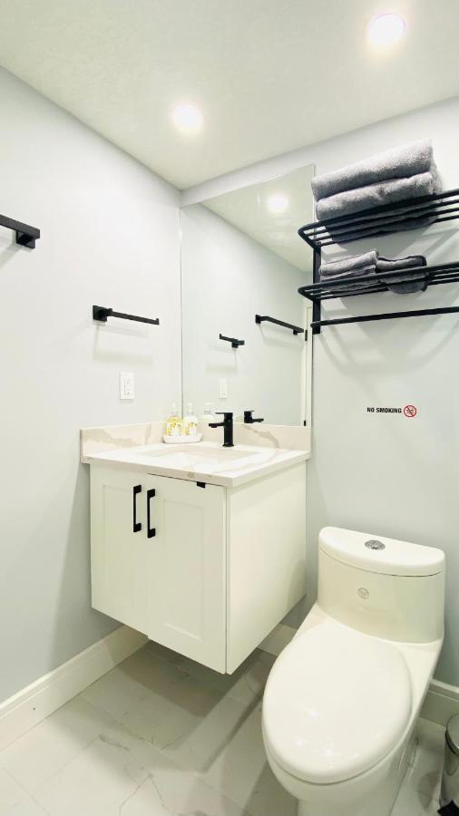 Cozy basement suite-溫馨小屋 designated parking 卡加利 外观 照片